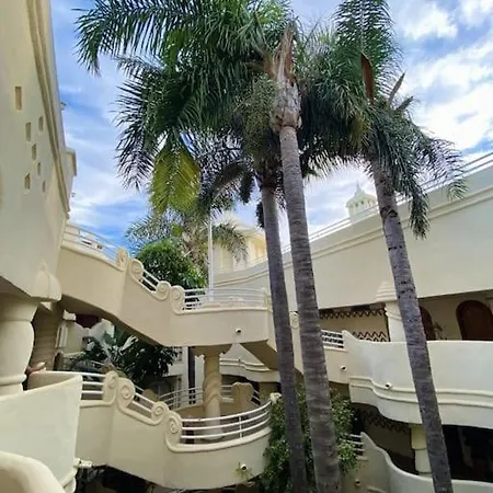 Unique With Rooftop Pool & Amazing Views Apartament *