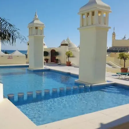 Unique With Rooftop Pool & Amazing Views