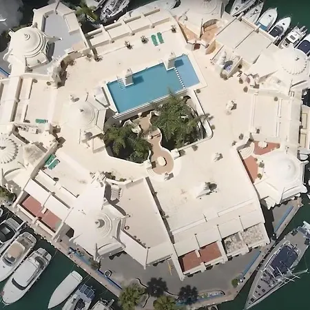 Apartament Unique With Rooftop Pool & Amazing Views